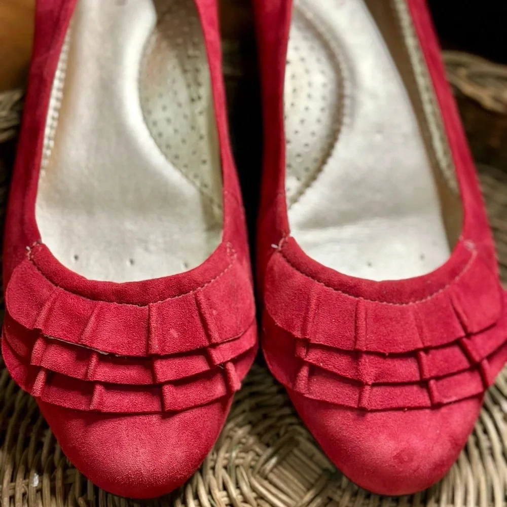 L.L. Bean Women's Red Suede Ruffle Shoes - Picture 3 of 9